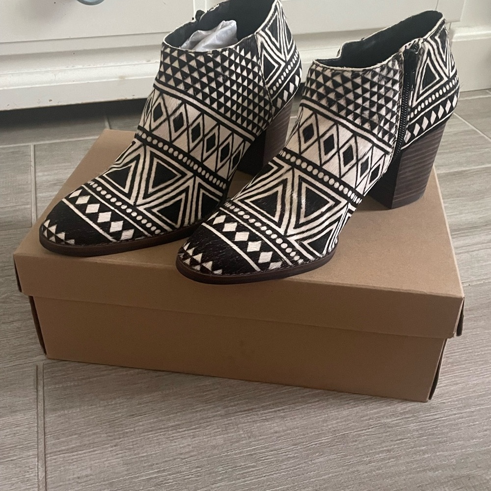 Lucky Brand Black and White Ankle Booties with Geometric Pattern